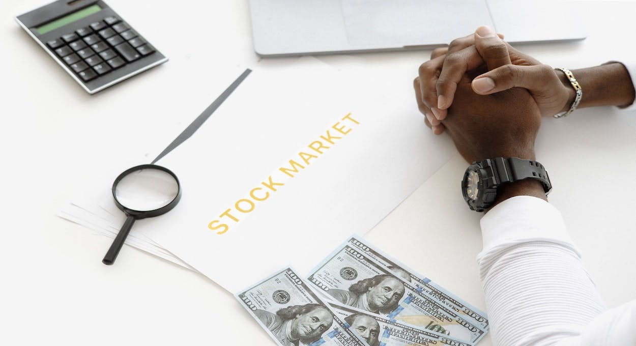 ETF vs Stocks: Which Should You Invest In? – blog post image